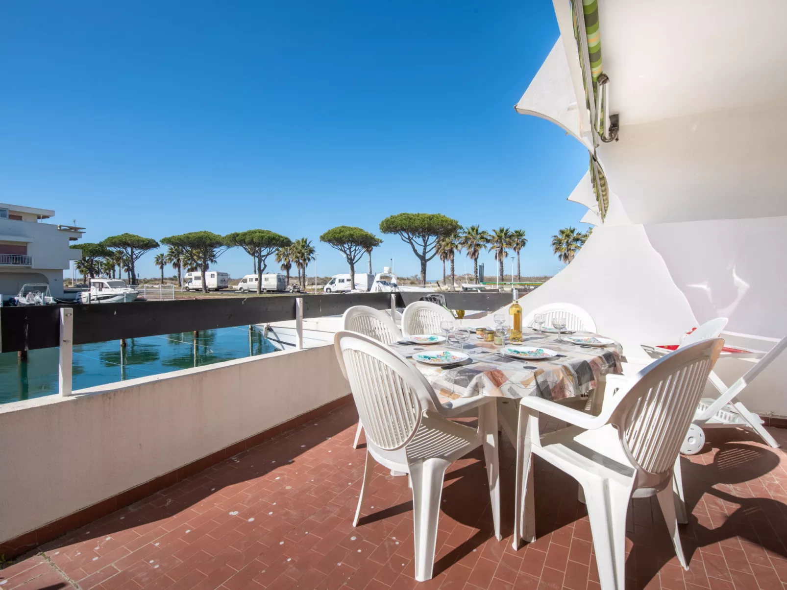 Les Marinas de la Plage I-Draußen