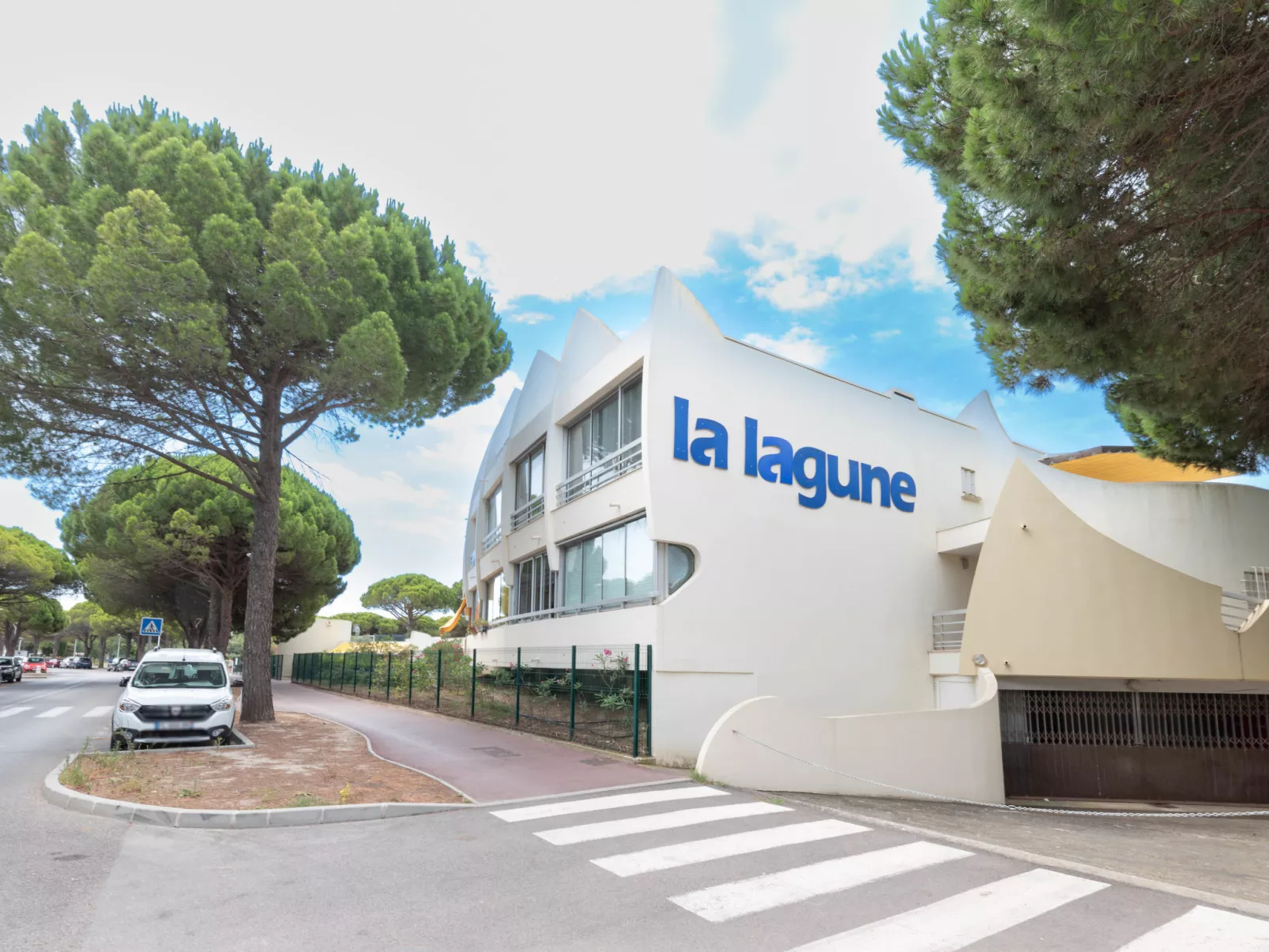 La Lagune-Outside