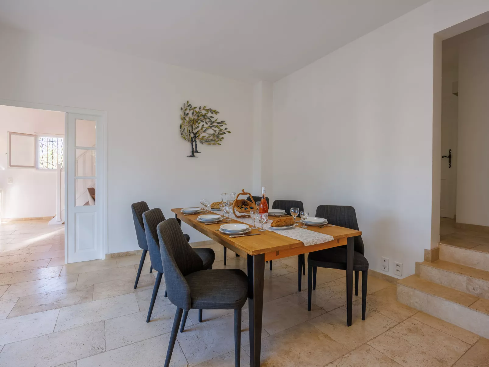 Les Garrigues d'Ozilhan-Inside