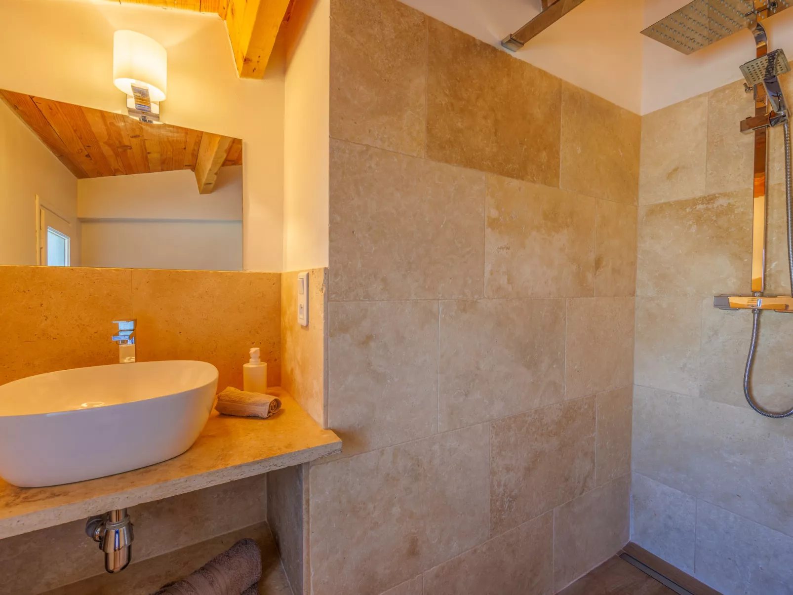 Les Garrigues d'Ozilhan-Inside