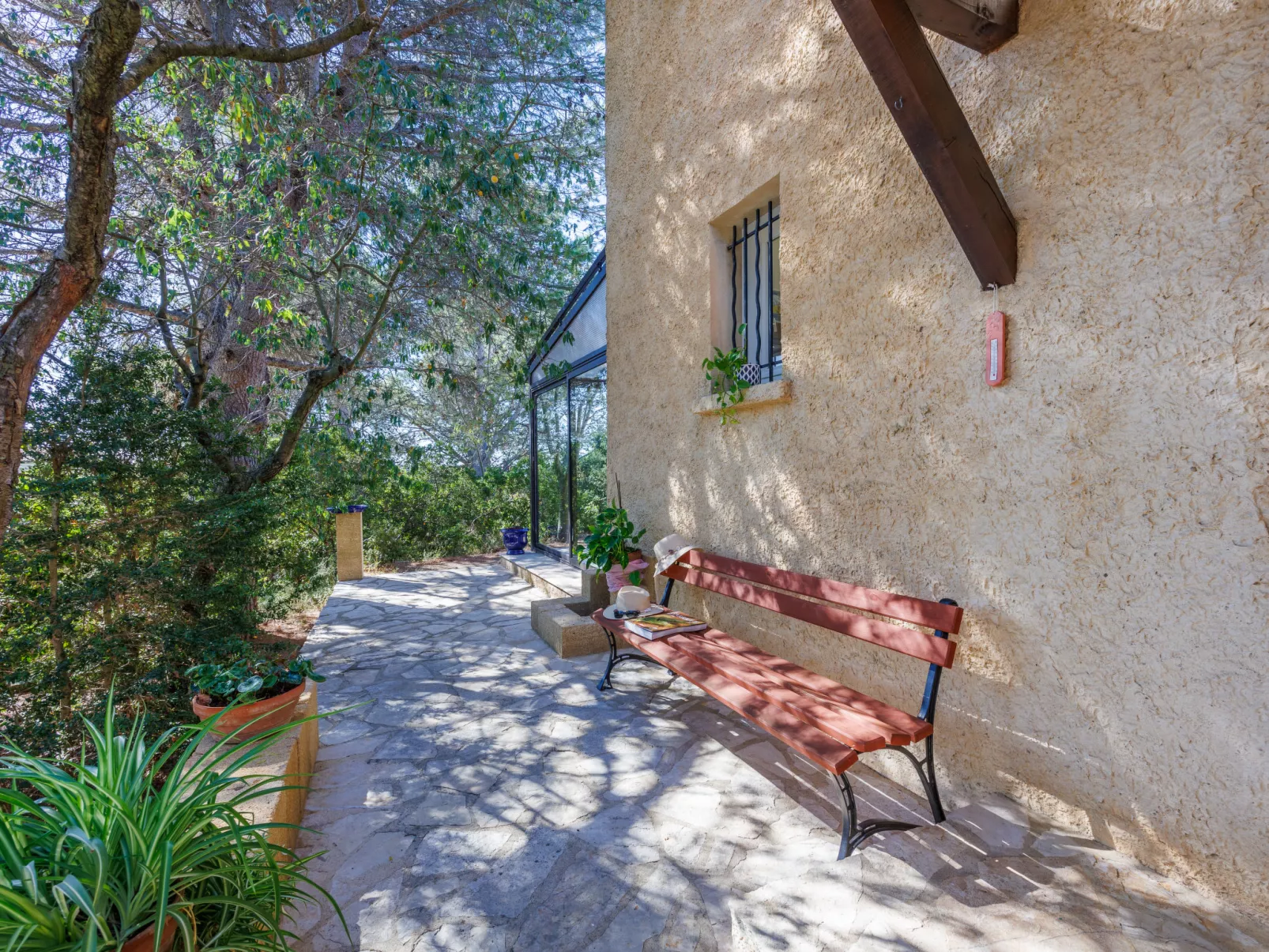 Les Garrigues d'Ozilhan-Outside