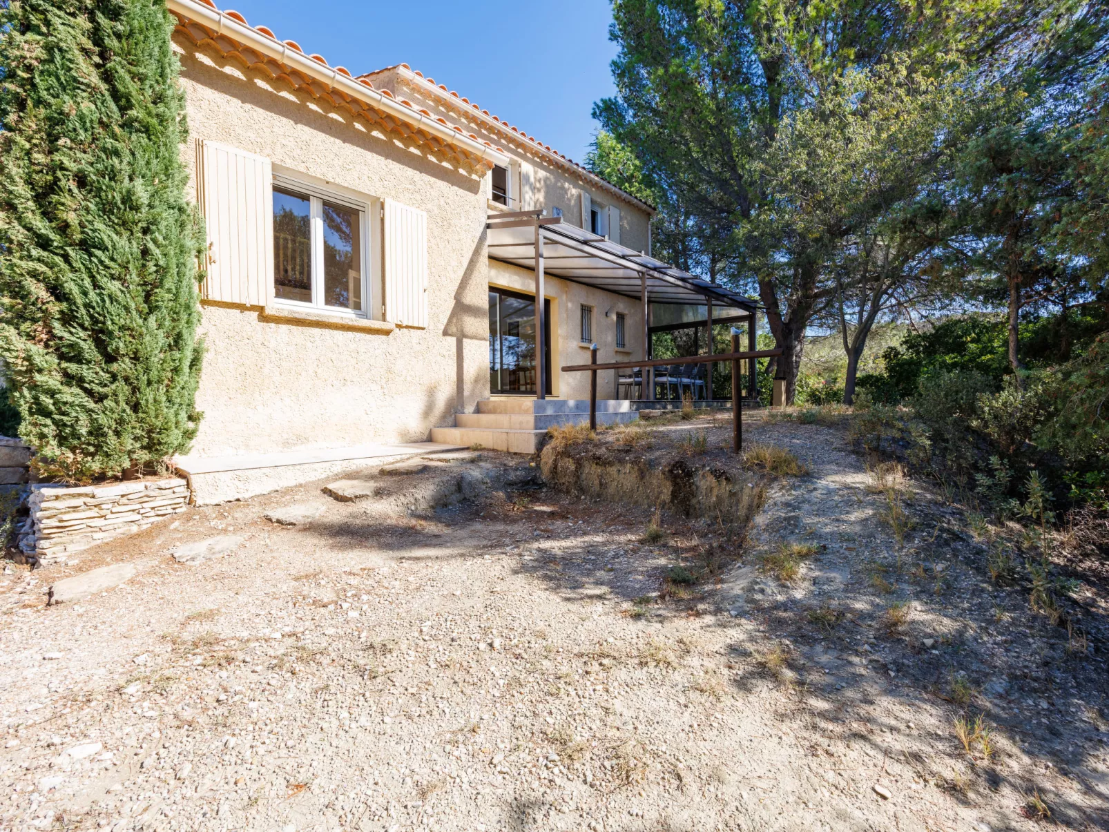 Les Garrigues d'Ozilhan-Outside