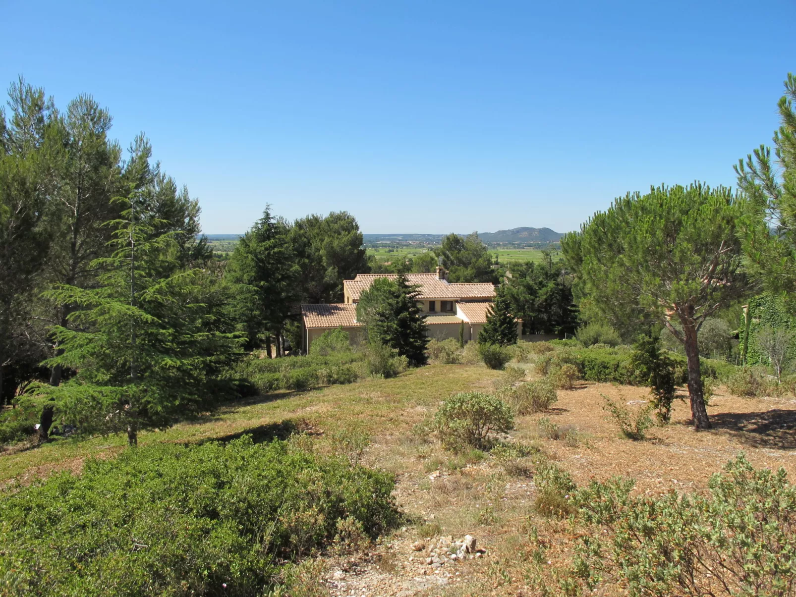 Les Garrigues d'Ozilhan-Outside