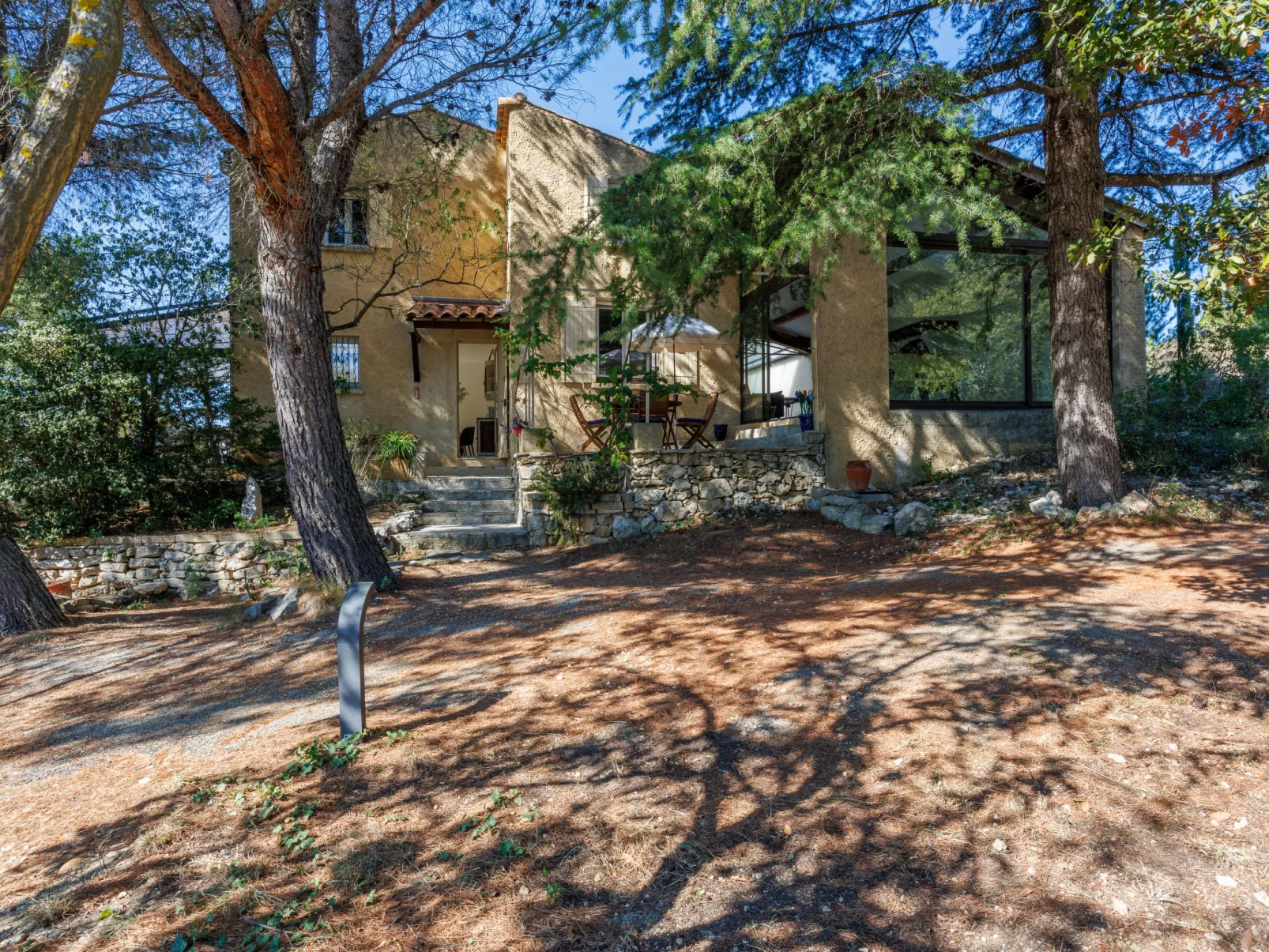Les Garrigues d'Ozilhan-Outside