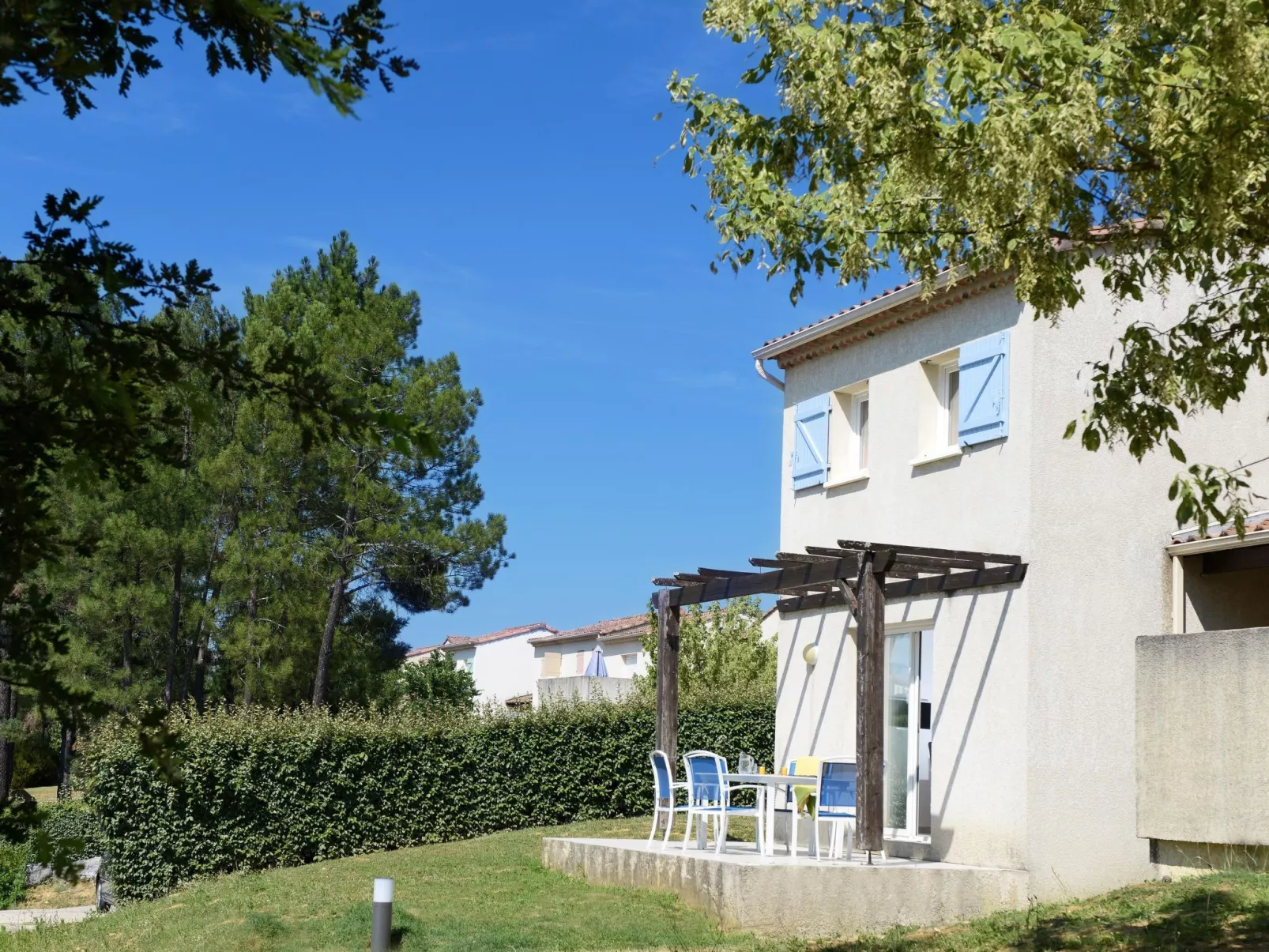 Les Hauts de Salavas-Outside