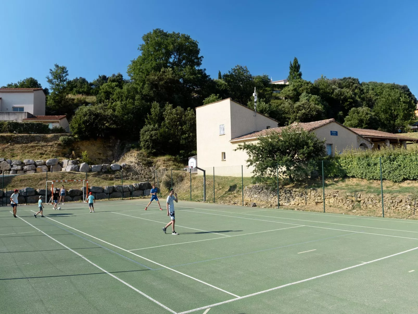 Les Hauts de Salavas-Outside