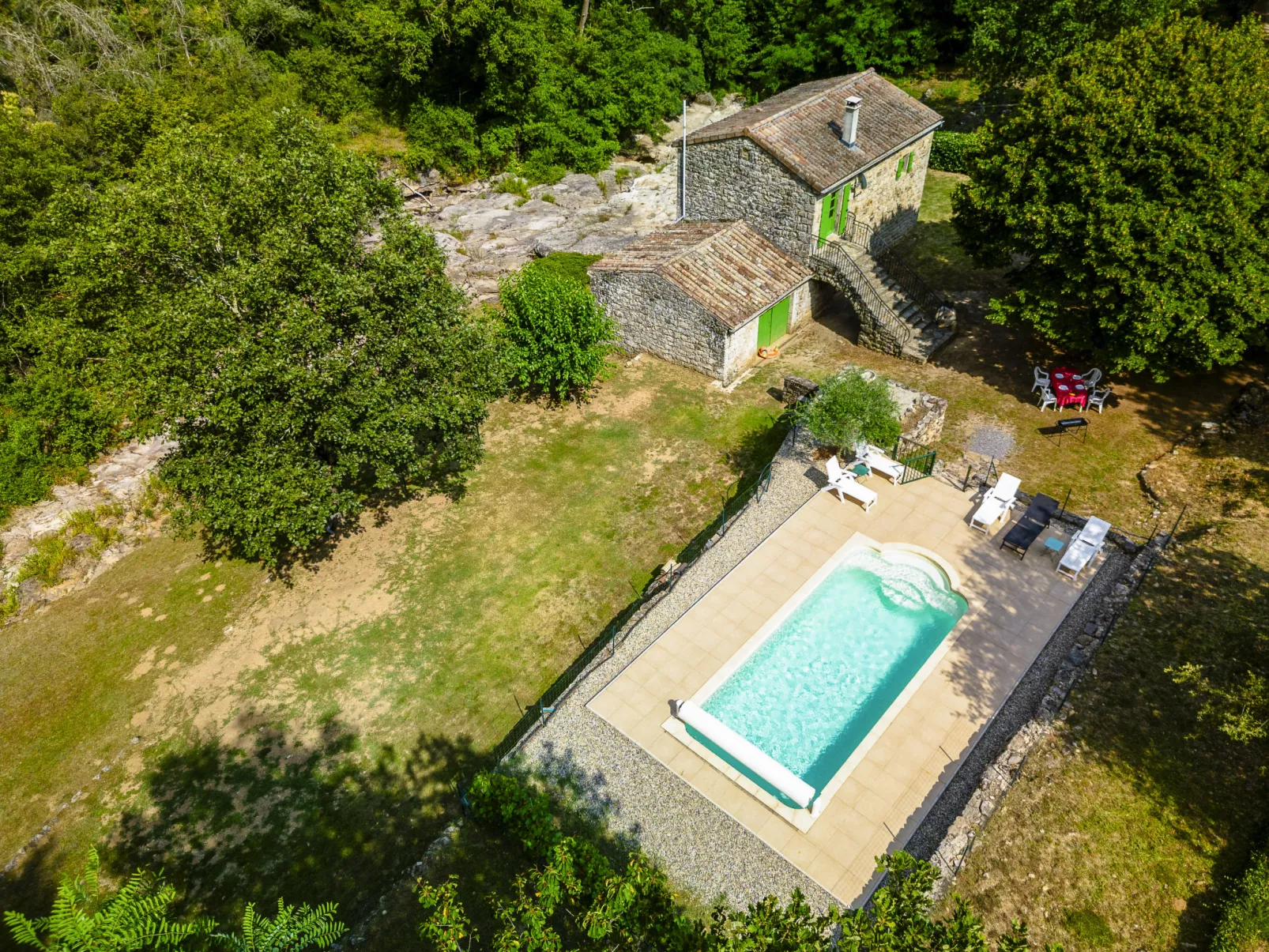 Le Moulin-Outside