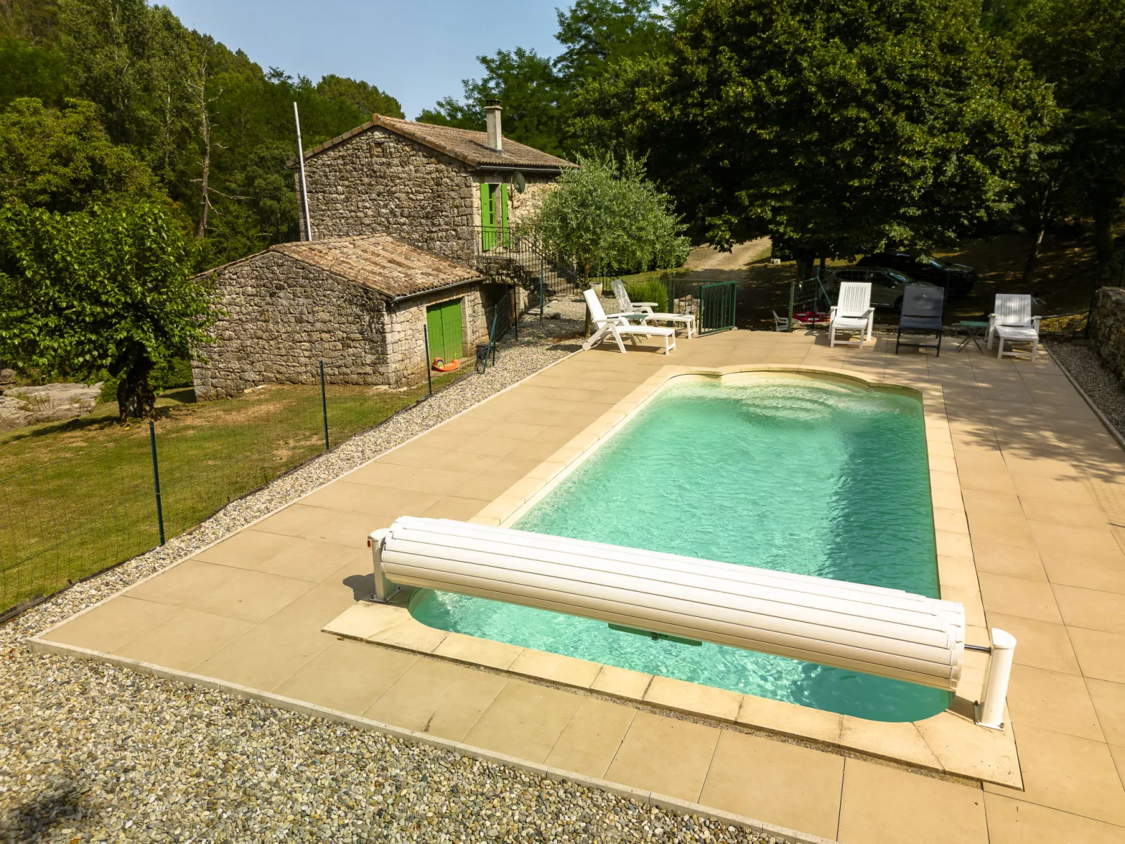 Le Moulin-Outside