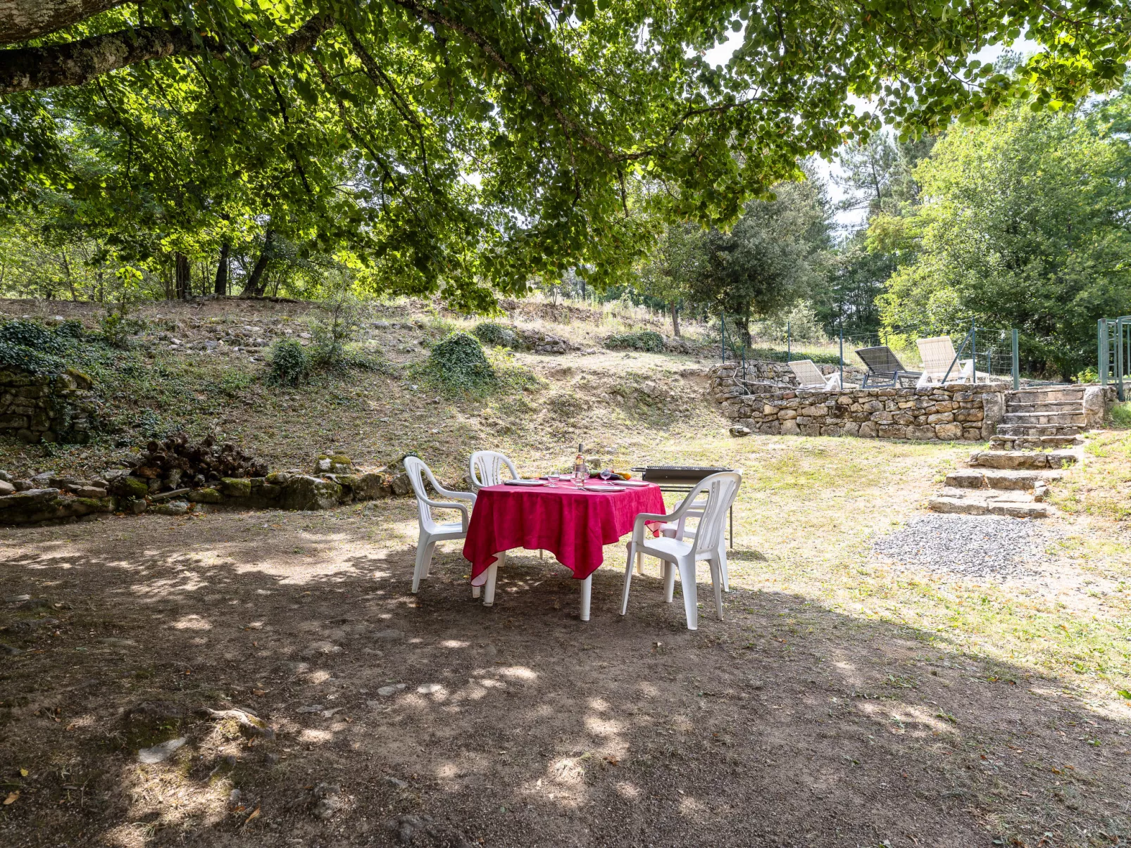 Le Moulin-Outside
