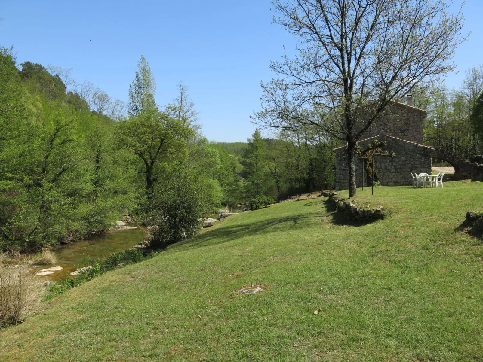 Le Moulin-Outside