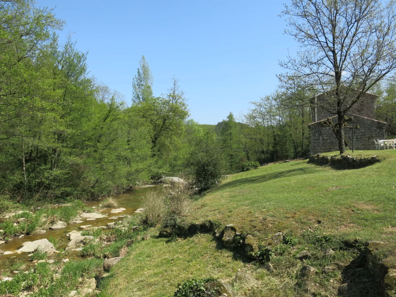 Le Moulin-Outside