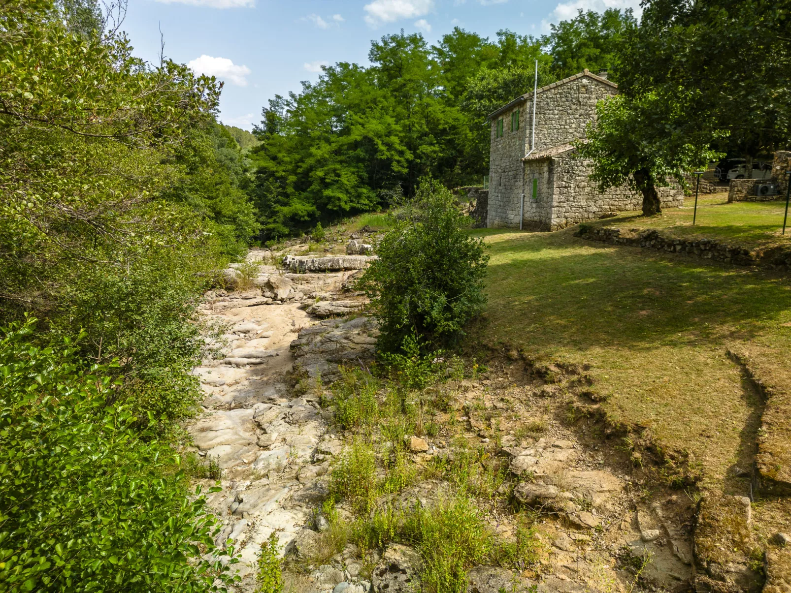Le Moulin-Outside