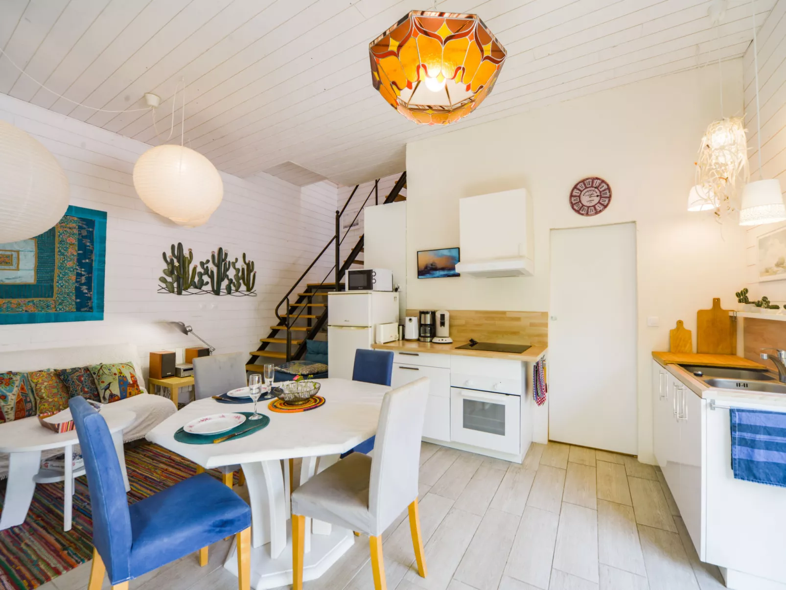 La petite maison blanche-Drinnen