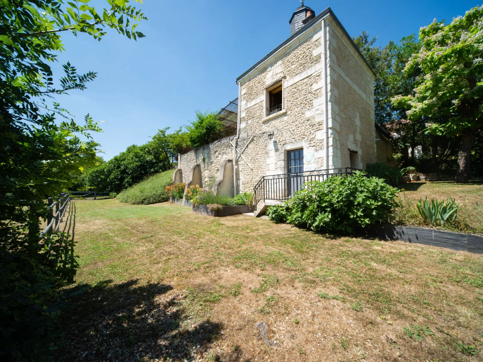 Le Pigeonnier-Outside