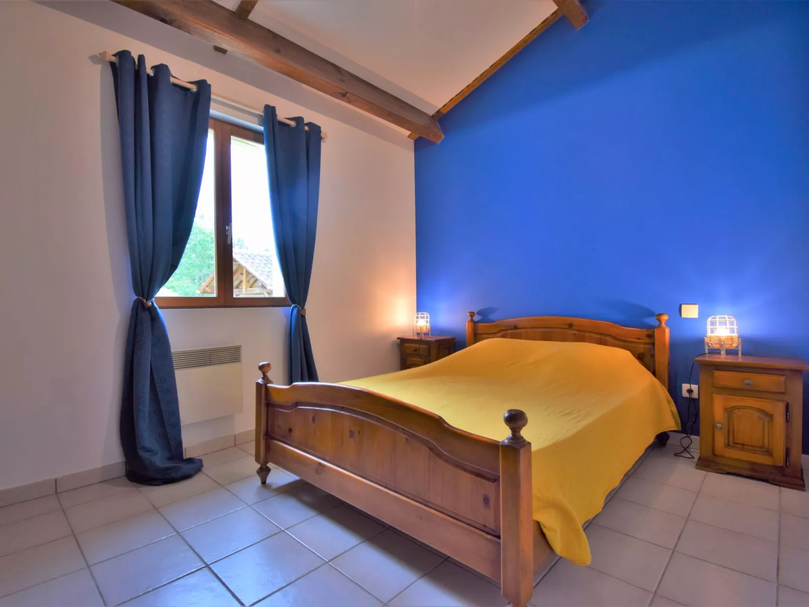 Au Cayroux-Inside