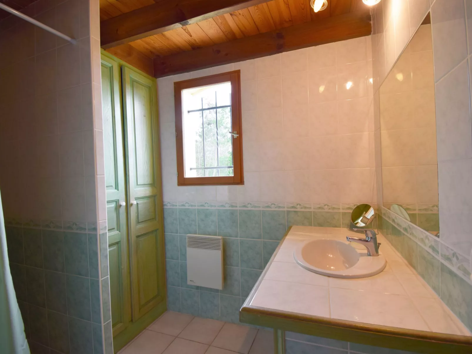 Au Cayroux-Inside