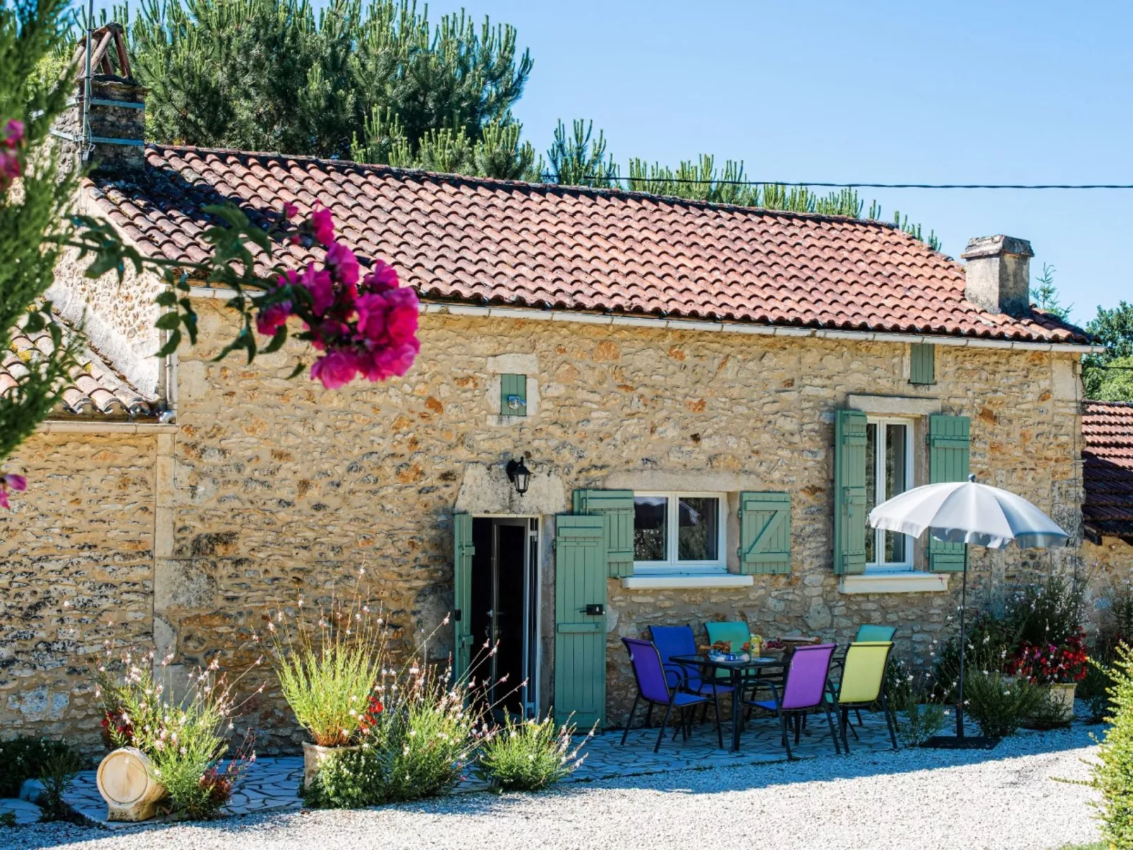 Le Coustal-Outside