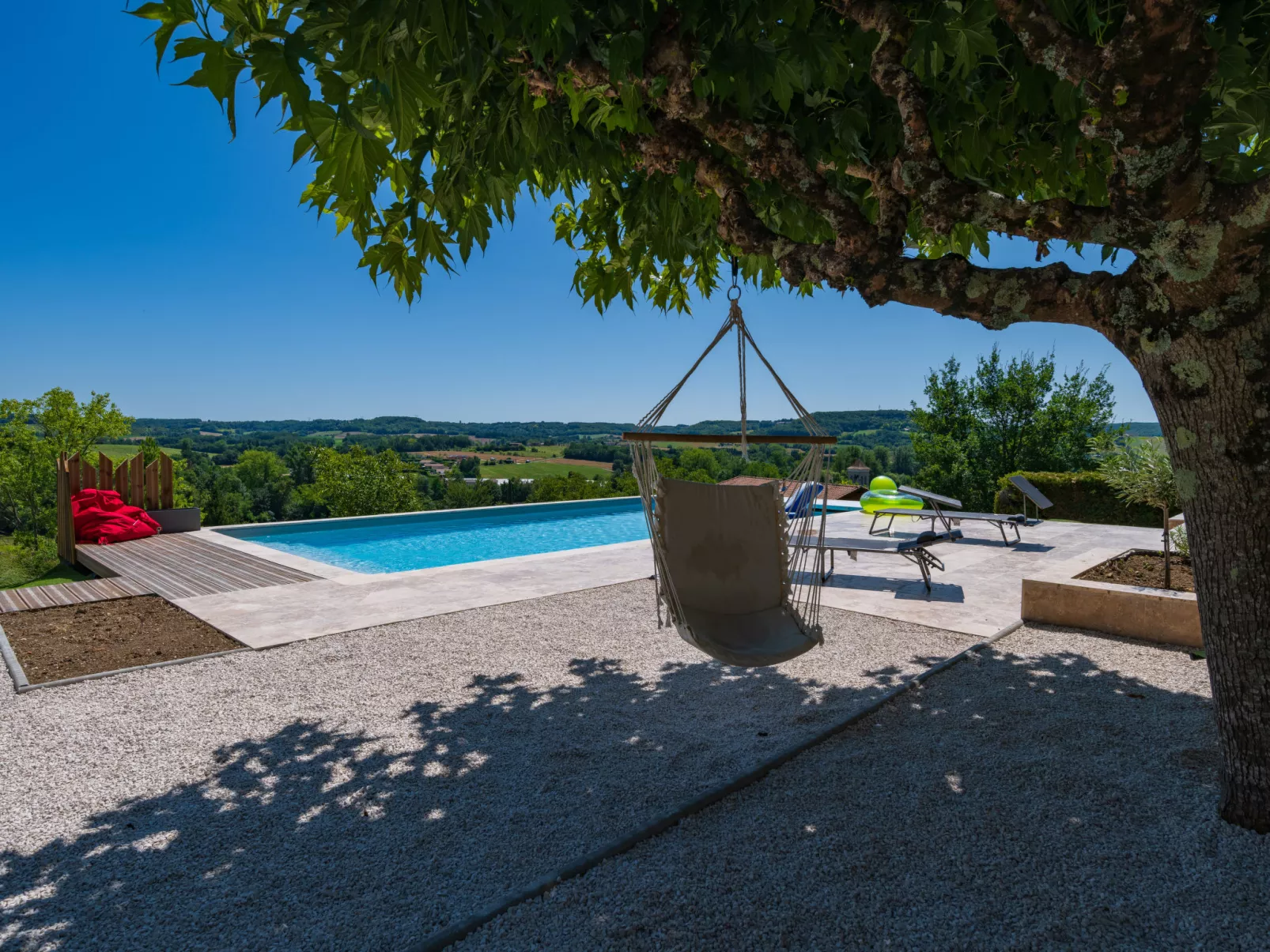 Bourgat-Outside