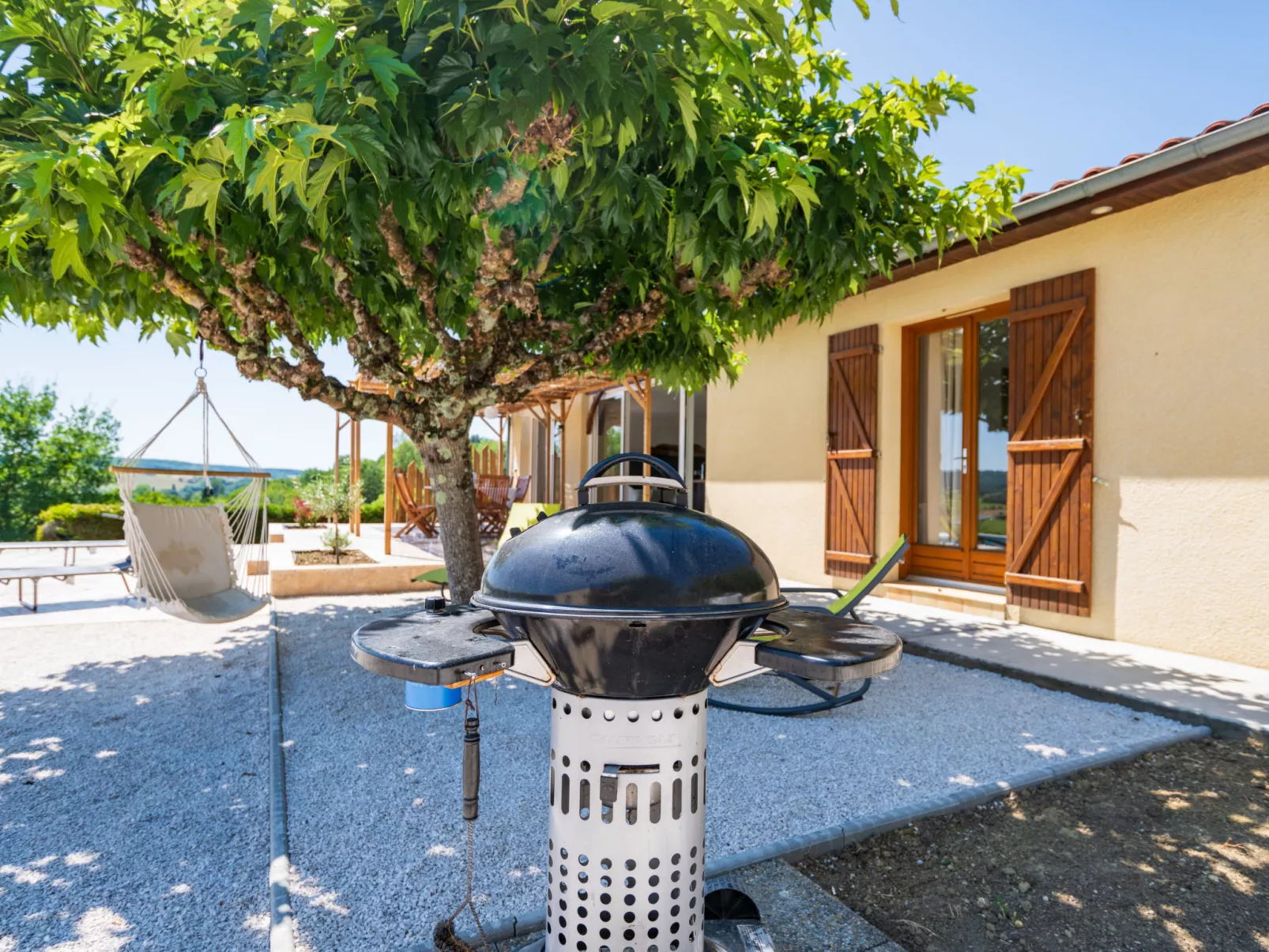 Bourgat-Outside