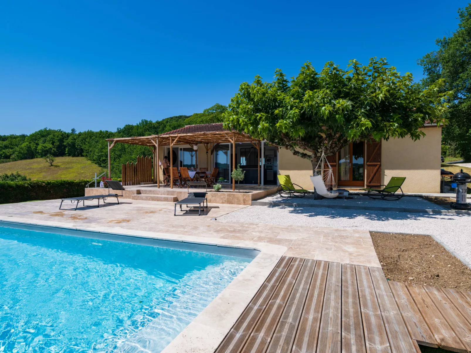 Bourgat-Outside