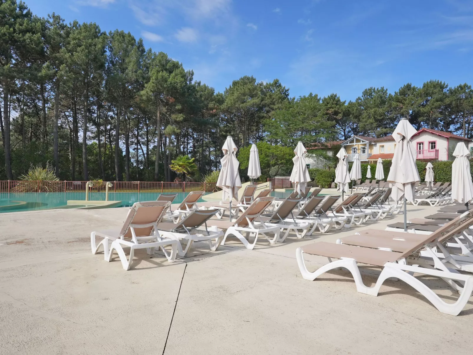 Domaine Golf Resort-Outside