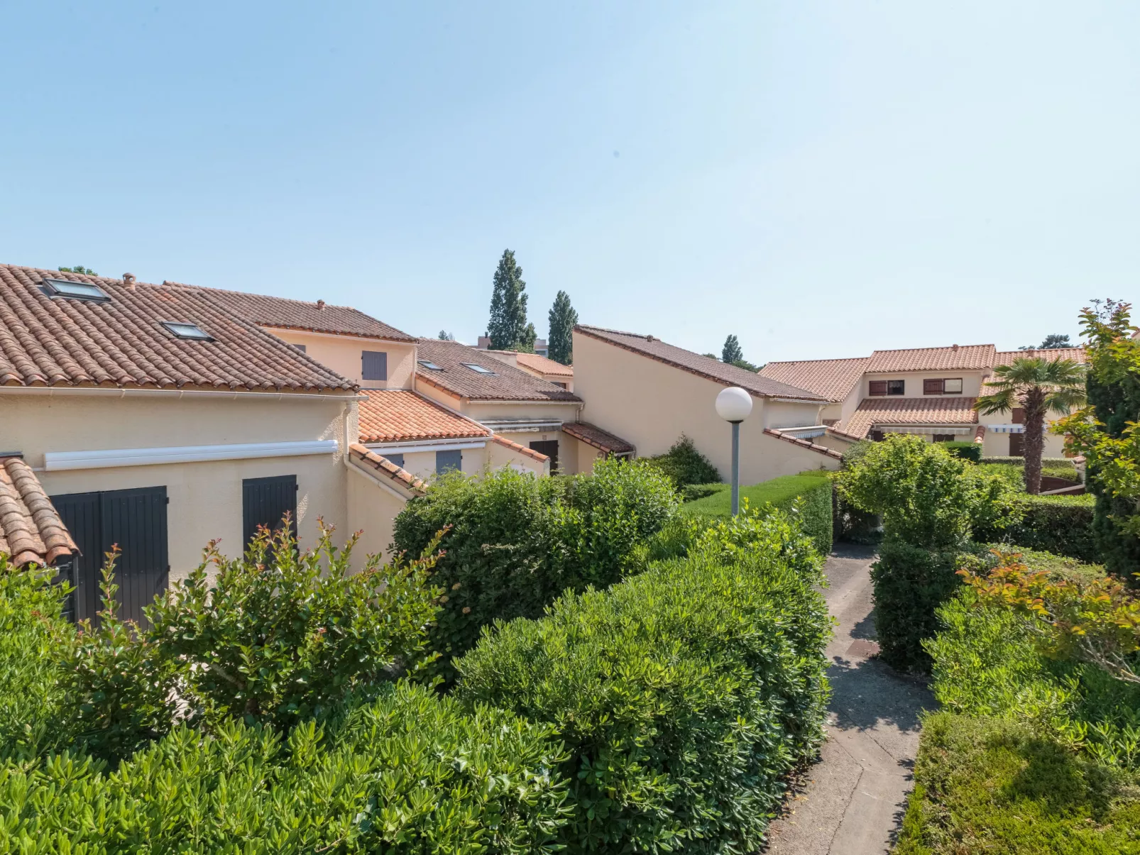 Hameau des Flots-Outside