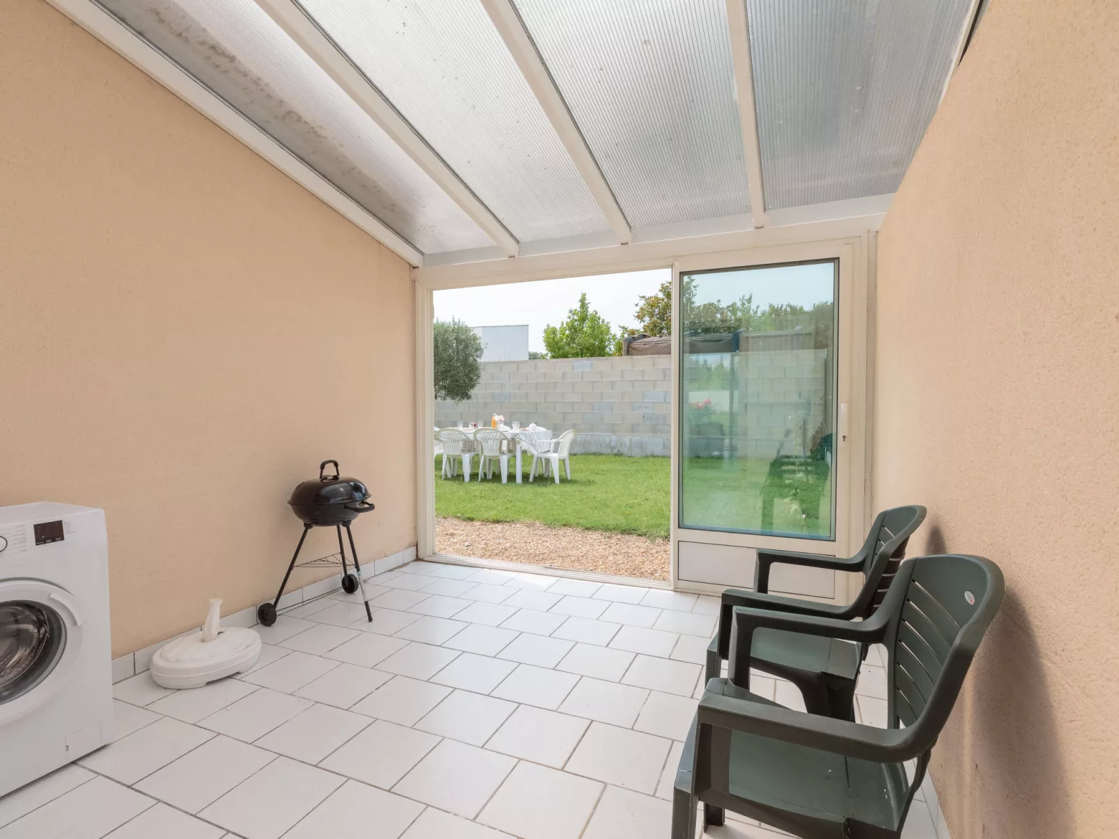 Brive 2-Outside