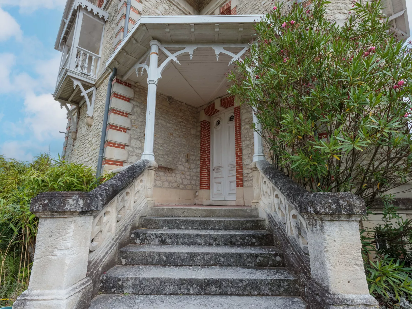 Villa Thaïs-Outside