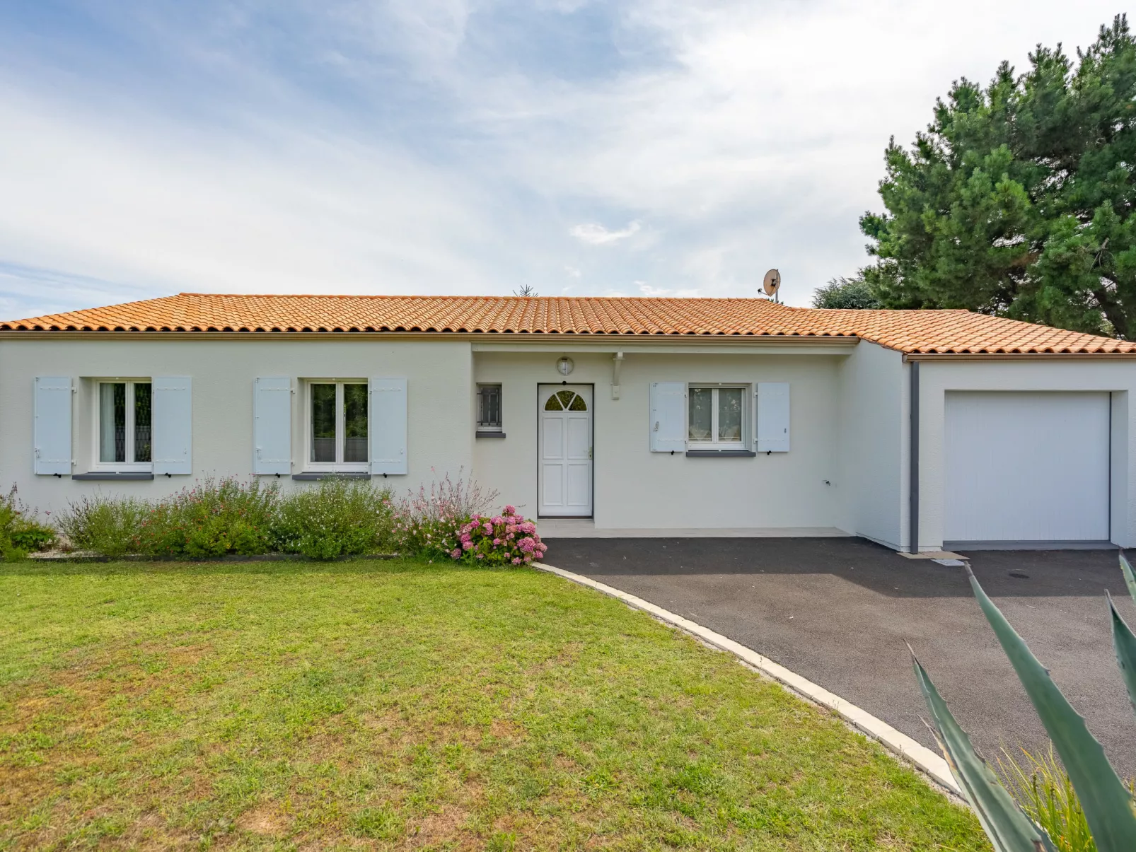 Villa Margarin-Outside