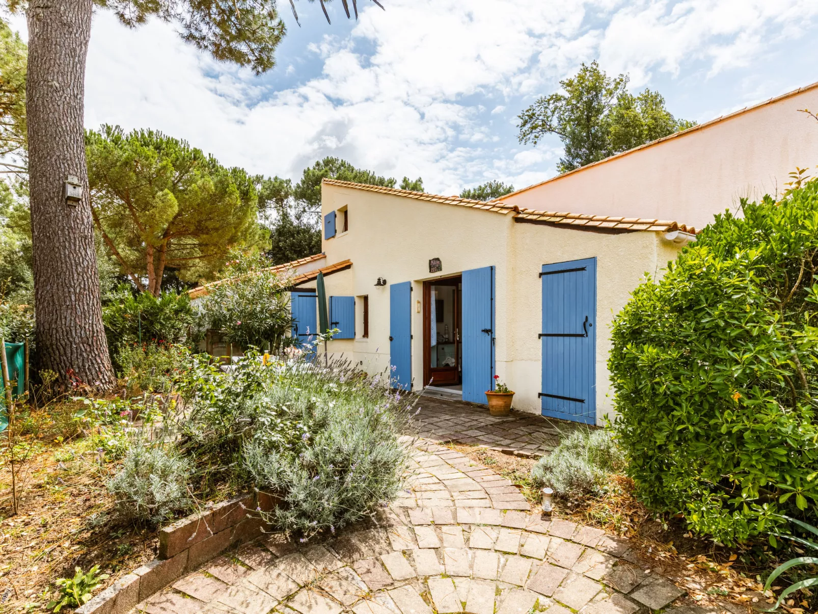 Hameau de Talaris-Outside