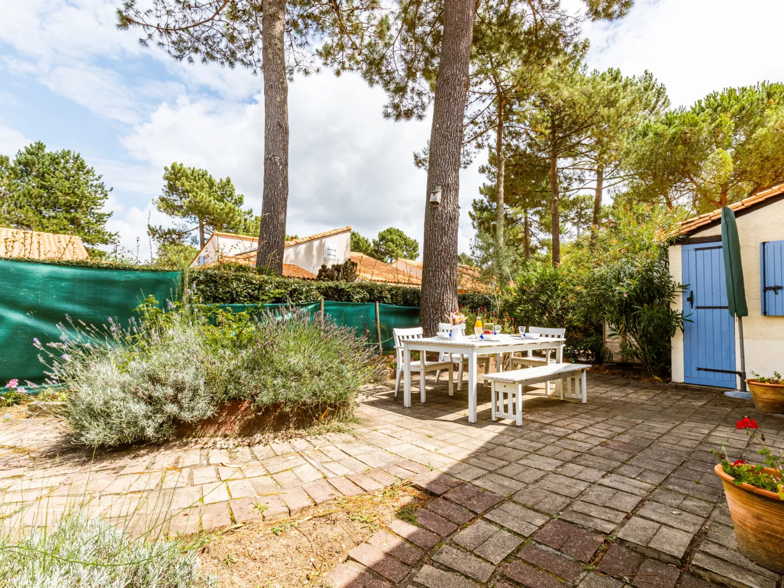 Hameau de Talaris-Outside