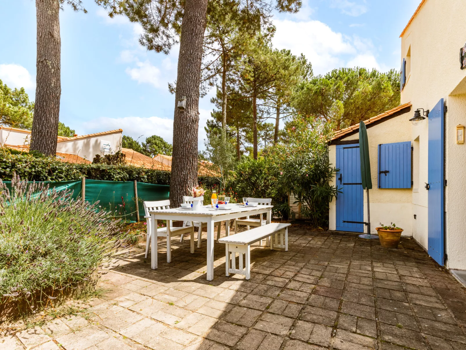 Hameau de Talaris-Outside