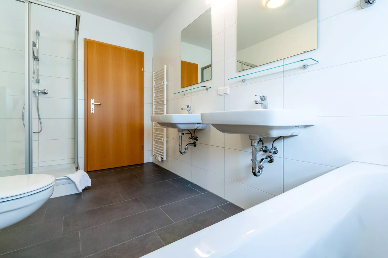 Luxery Salzkammergut Chalet H-Bathroom