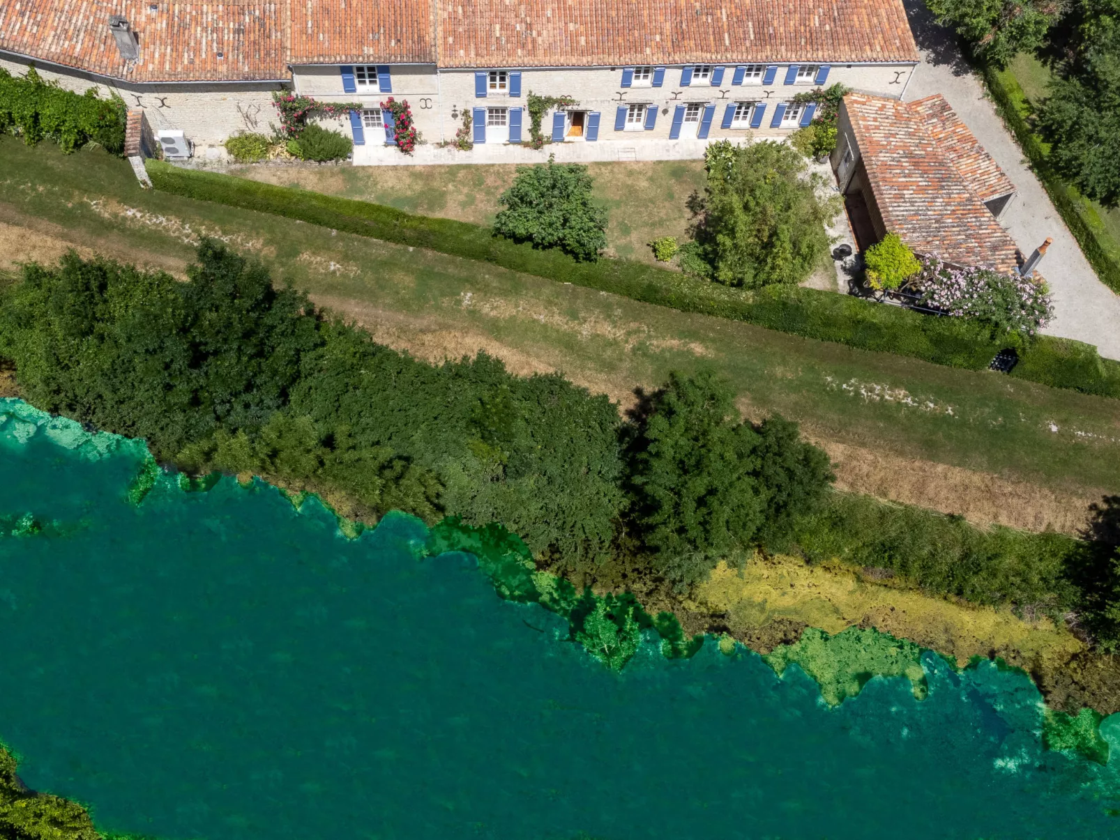 Au bord du canal-Dehors