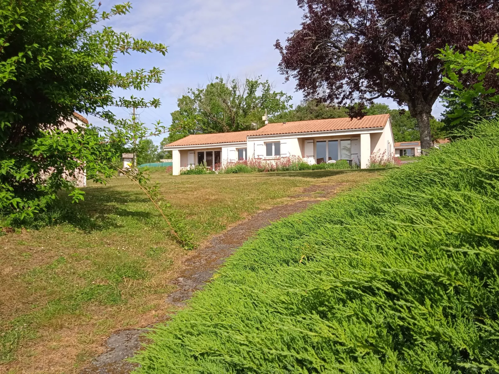 Le Domaine du Lambon-Outside