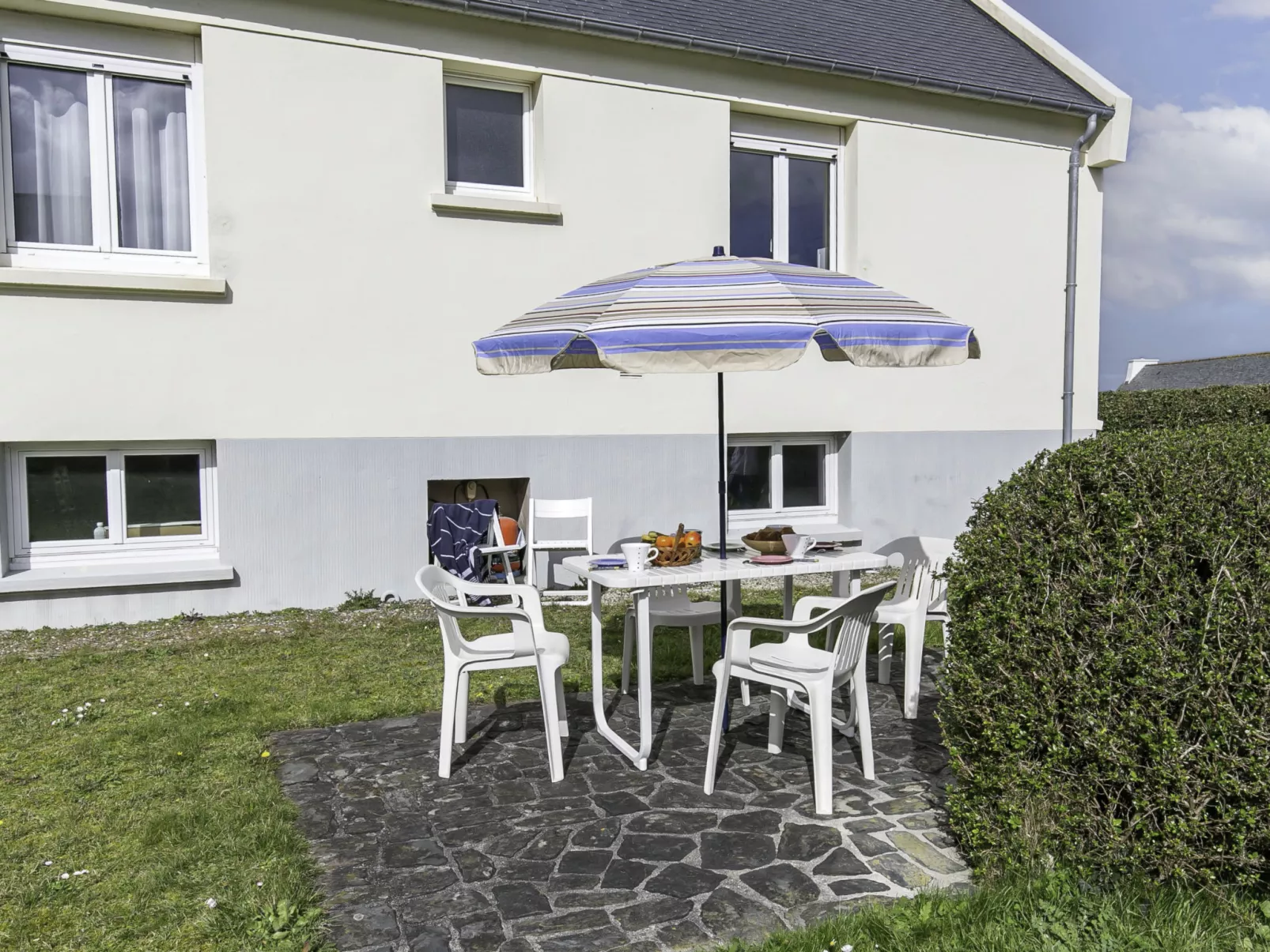 Chez Yves-Outside