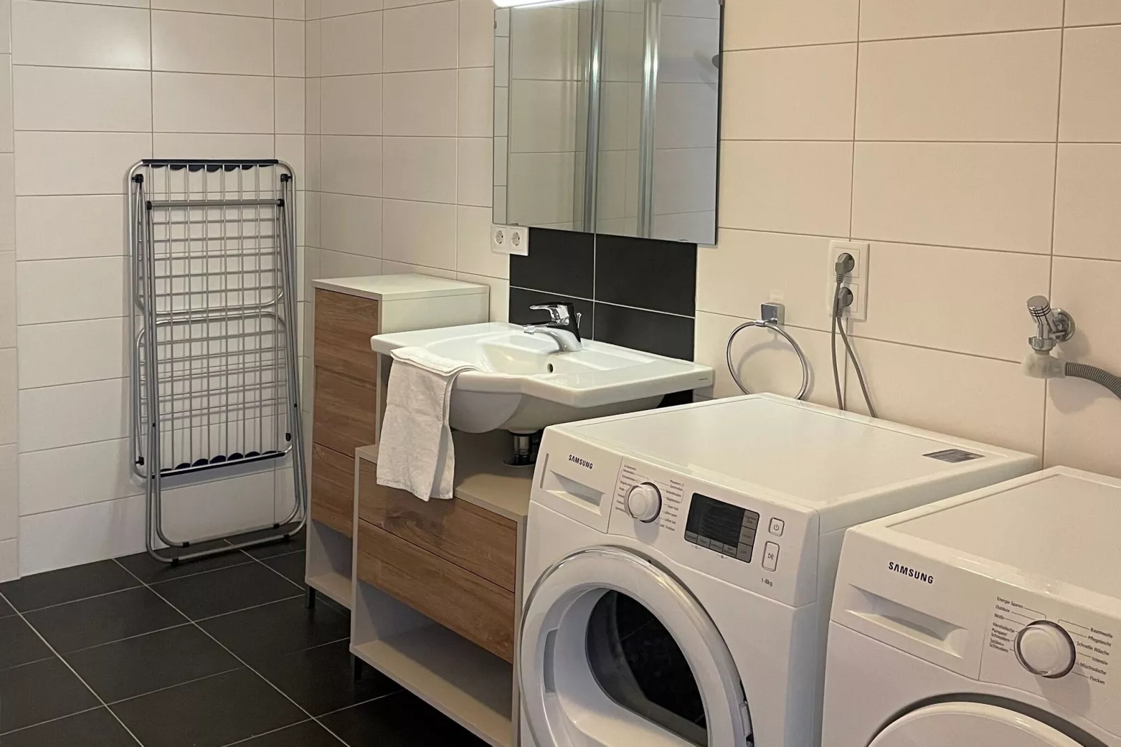 Luxery Salzkammergut Apartment A-Bathroom