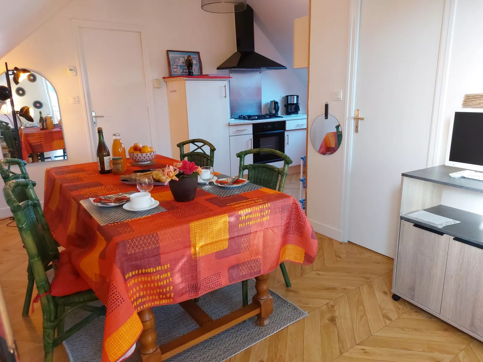 Chez Cathy-Inside