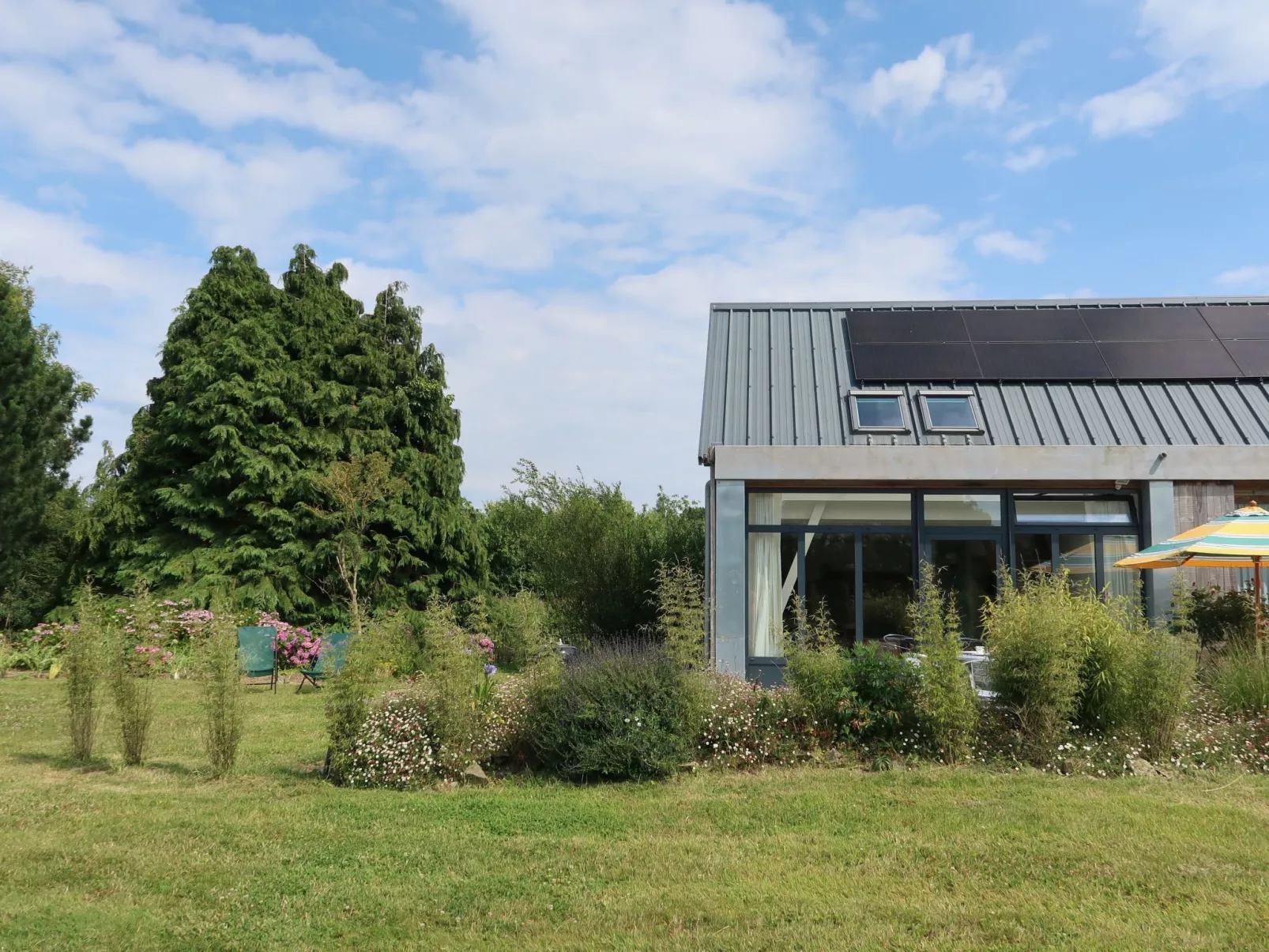 L'Atelier-Outside