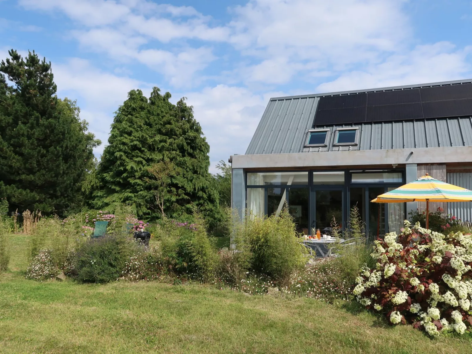 L'Atelier-Outside