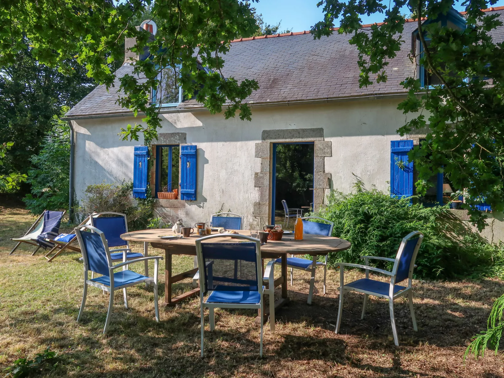 Le Petit Poirier-Outside