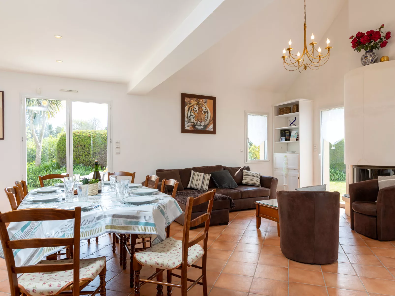 Les Agapanthes-Inside