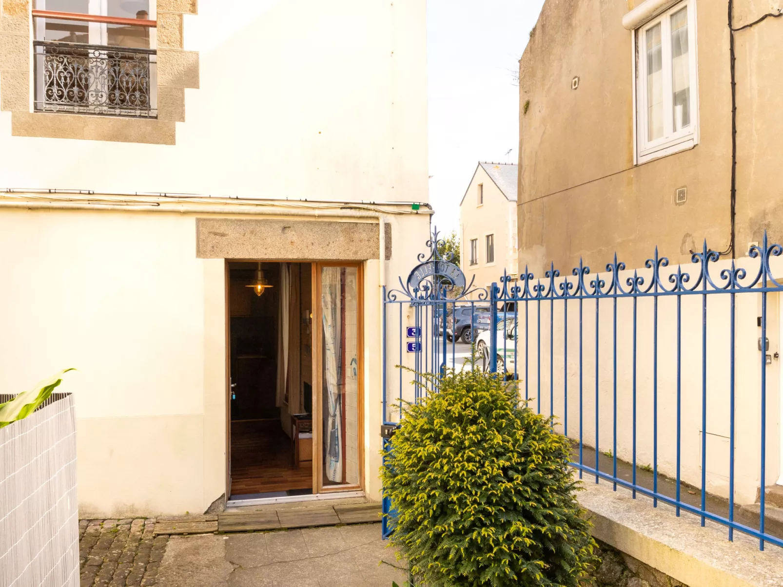 Le voilier-Outside
