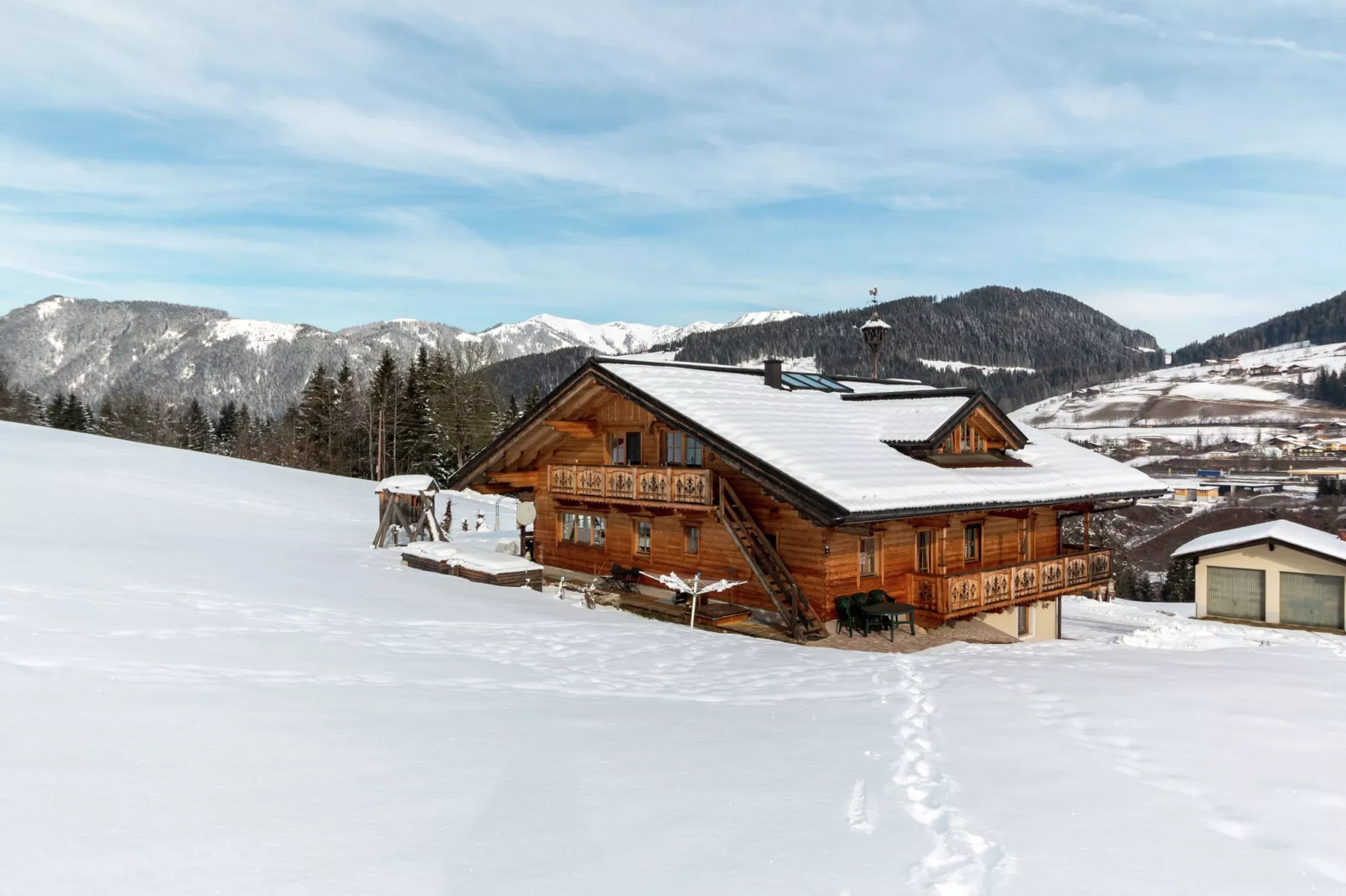 Heidi-Exterior winter