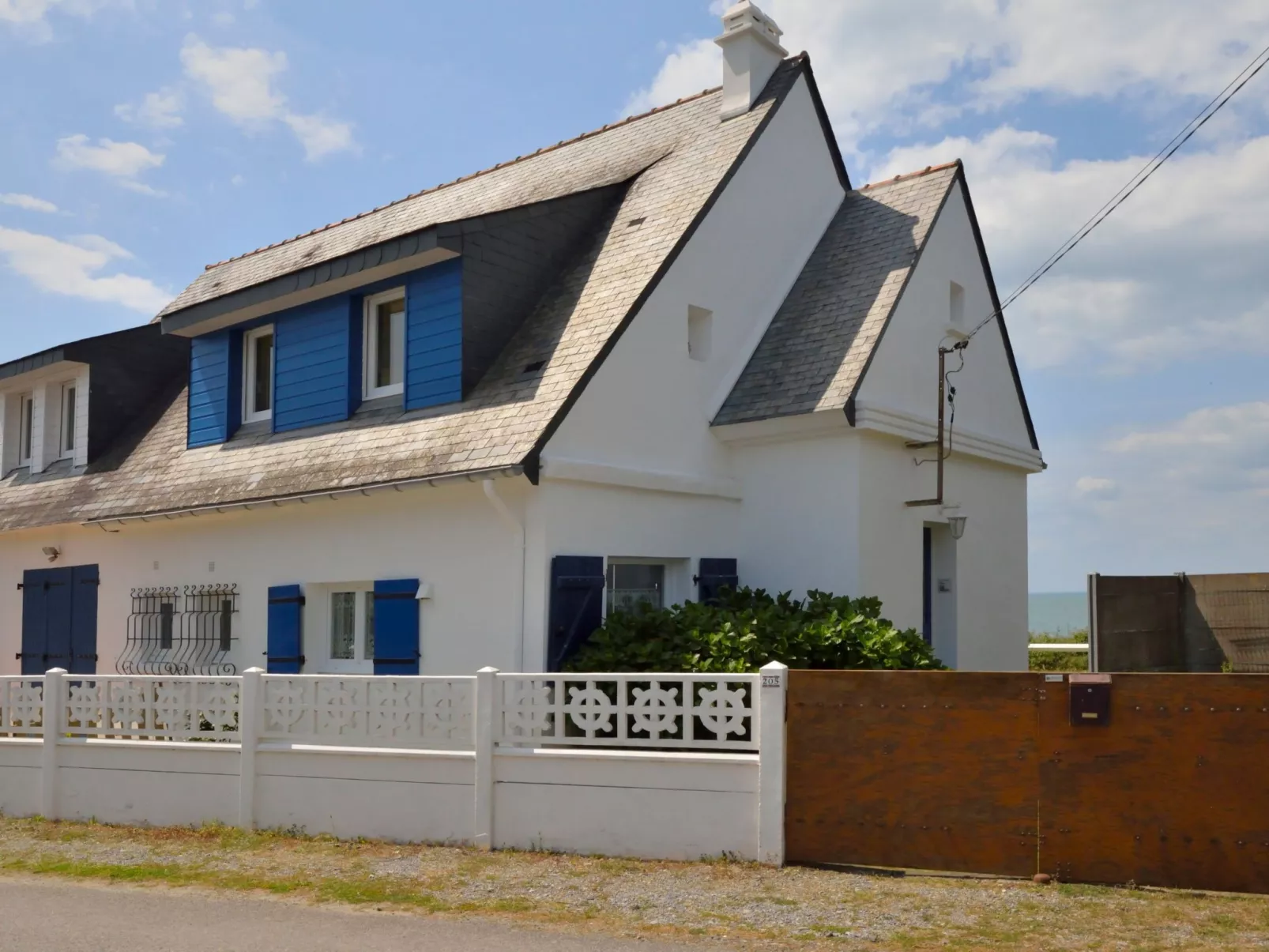 Charme de la plage du Moulin-Outside
