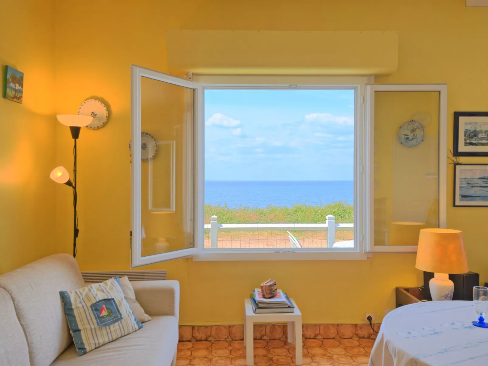 Charme de la plage du Moulin-Inside