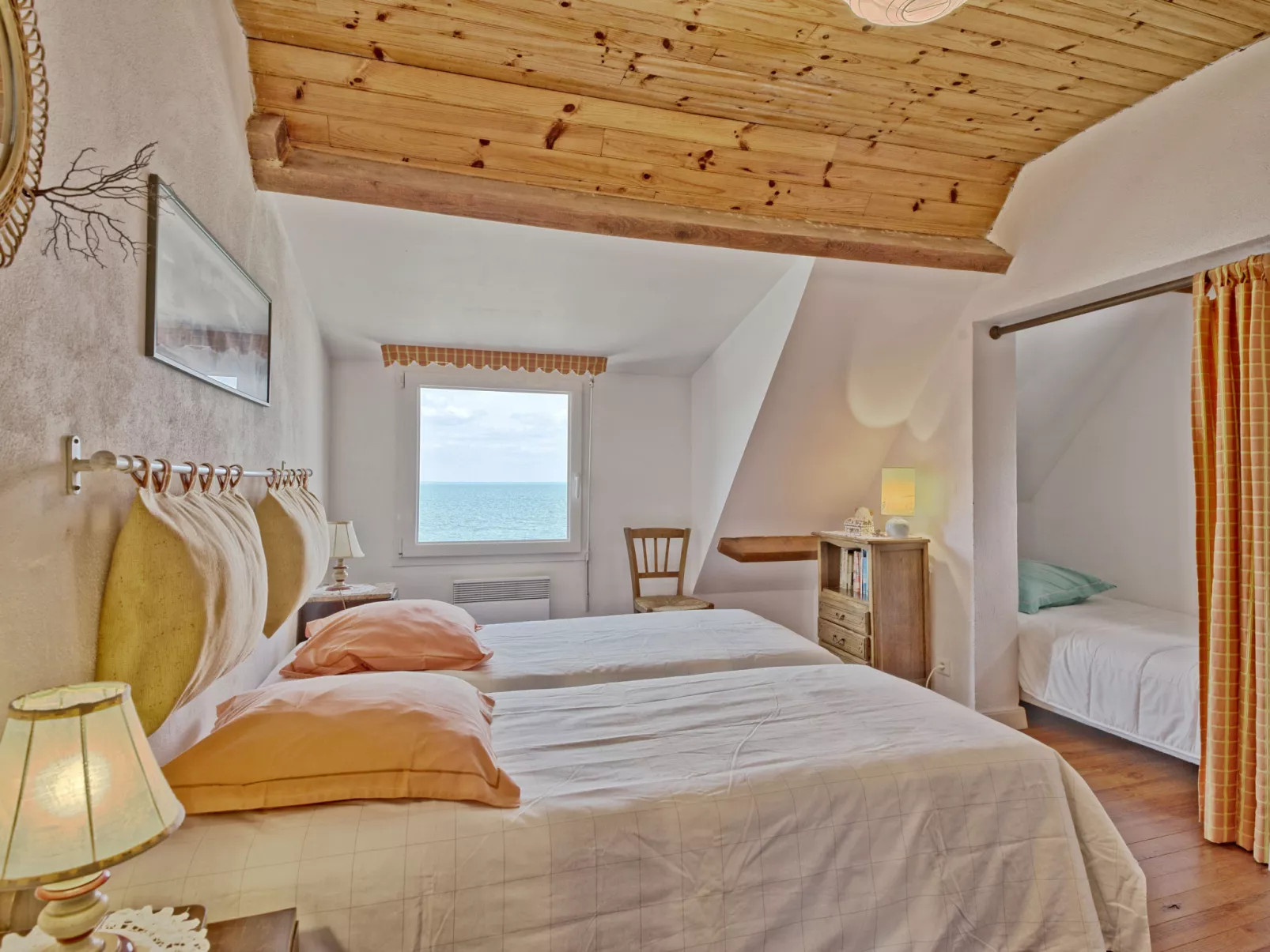 Charme de la plage du Moulin-Inside