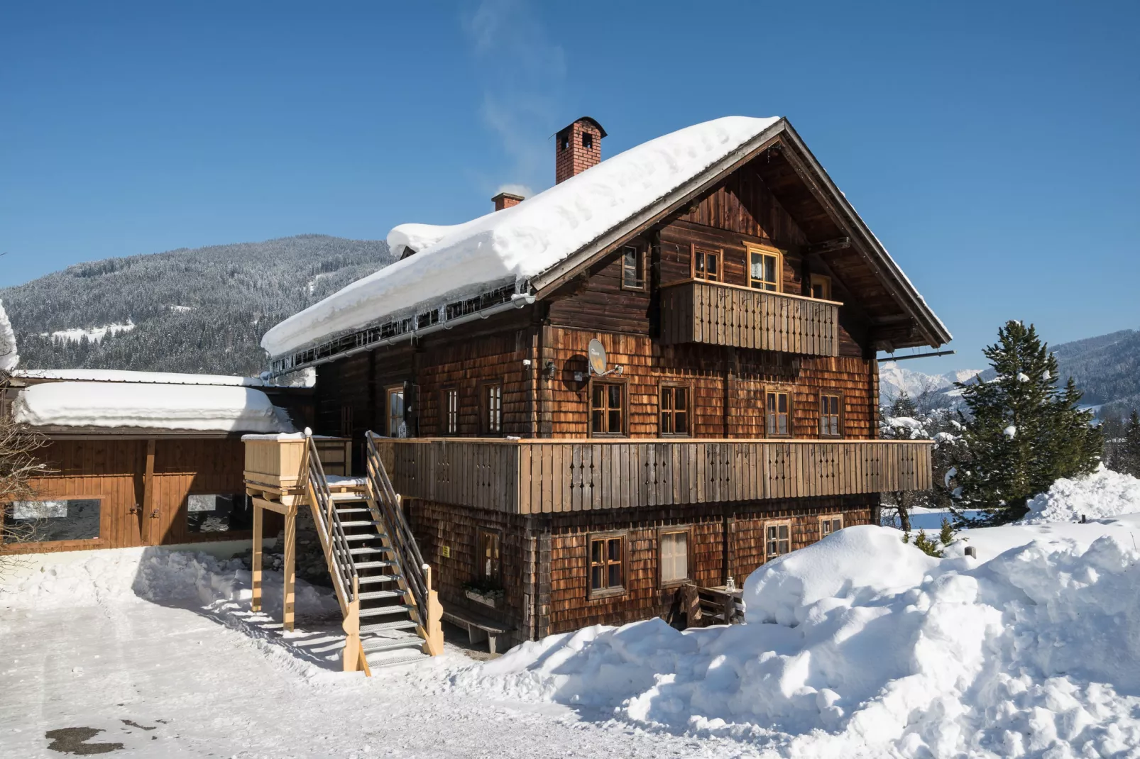 Isabella-Exterior winter