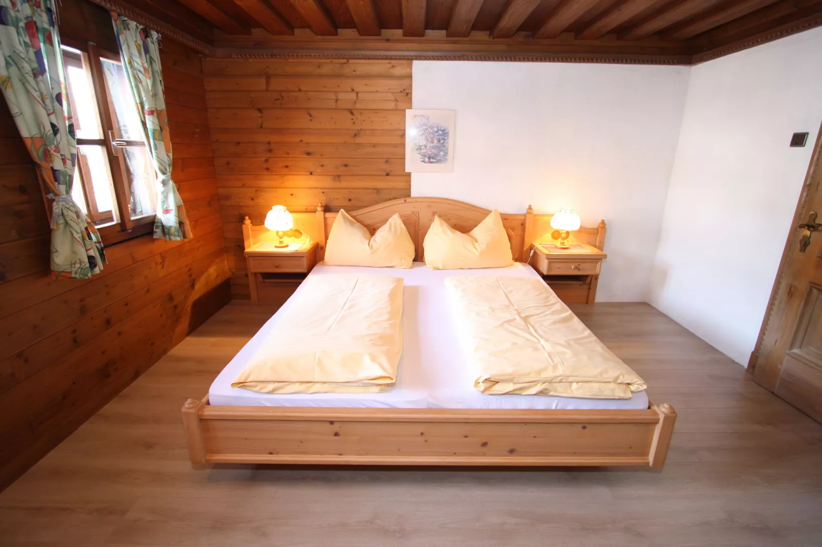 Isabella-Bedroom