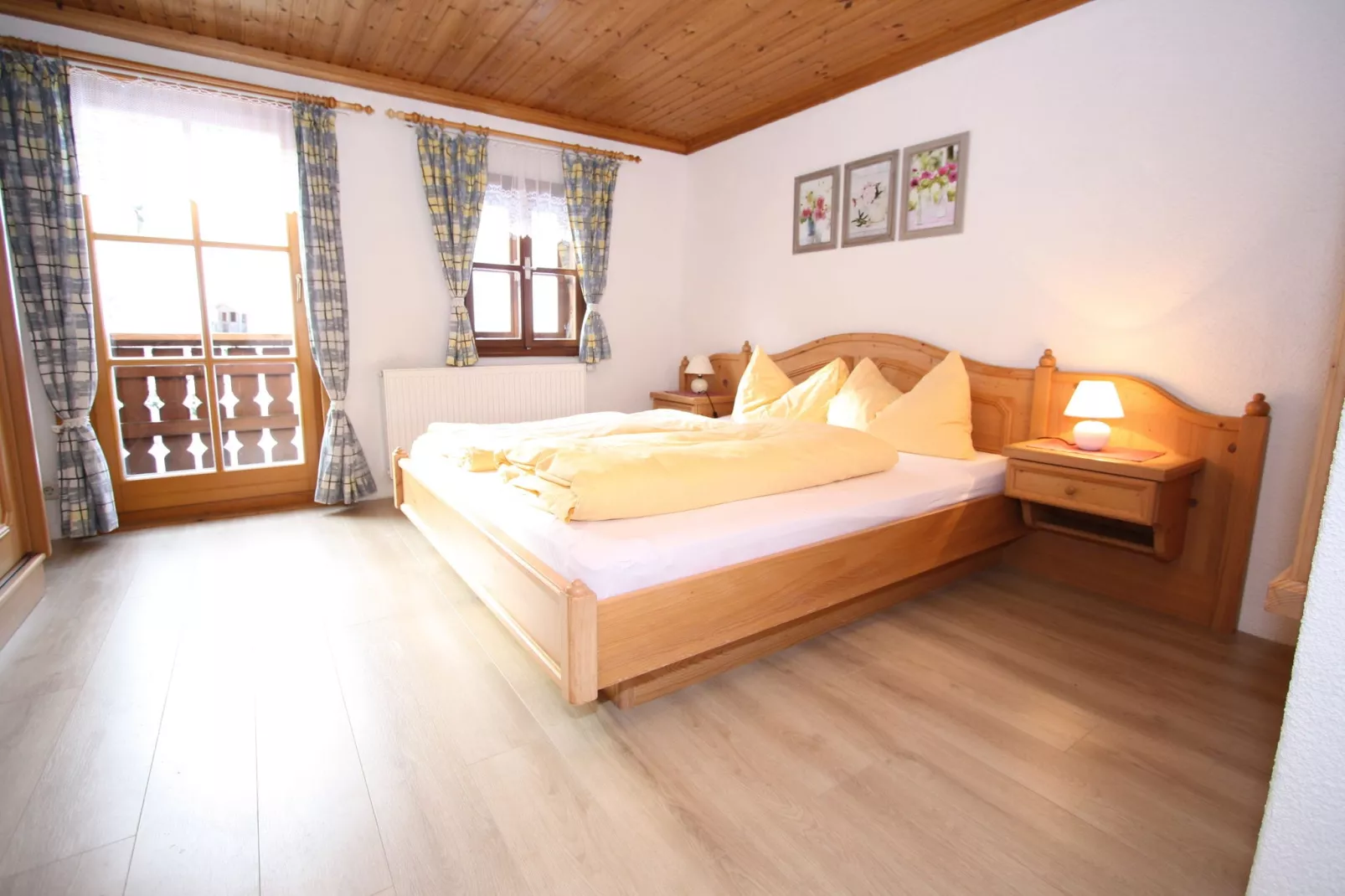 Isabella-Bedroom